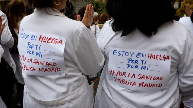 Los pediatras y médicos de familia desoyen a Ayuso y salen a la calle