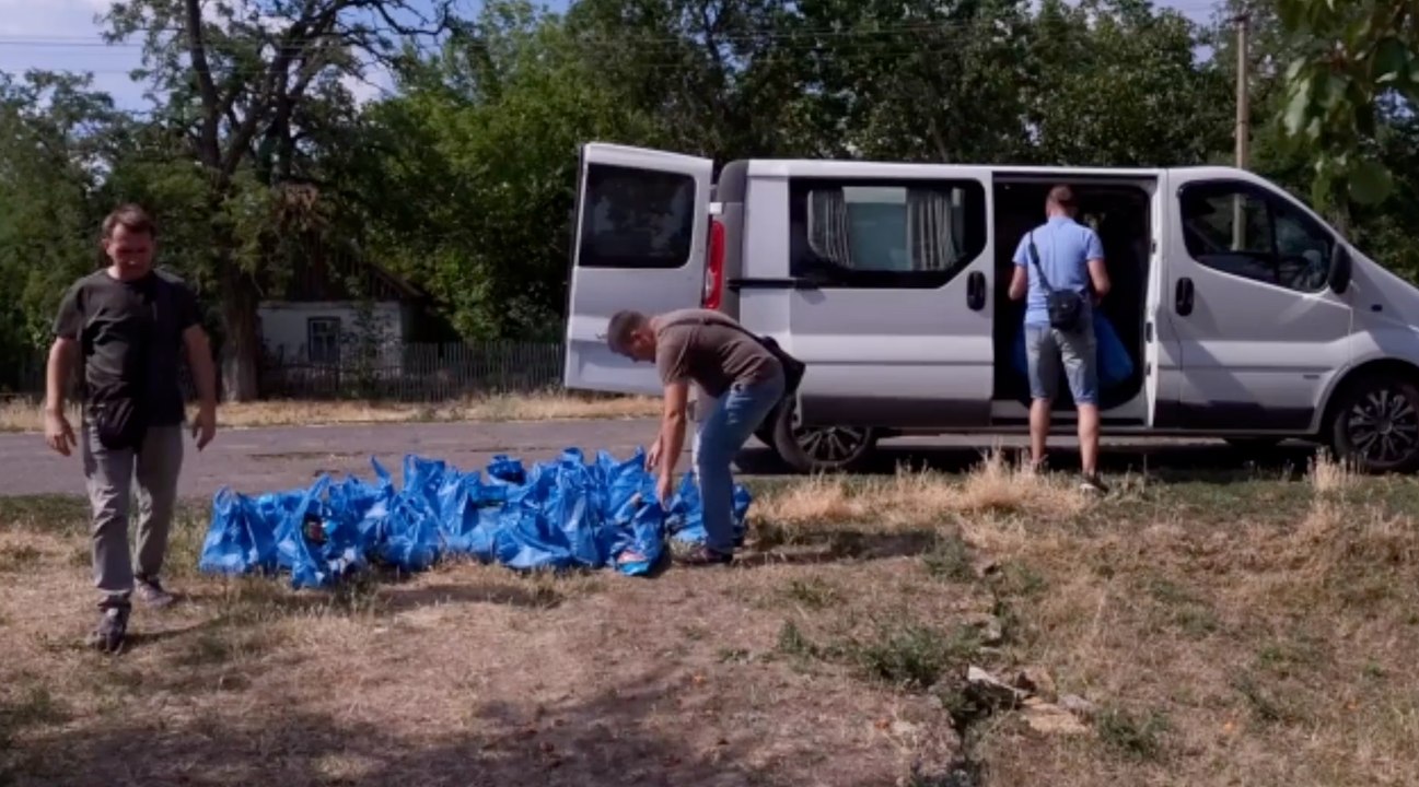 Tödliche Russen-Granaten treffen wohltätige Helfer in Orichiw