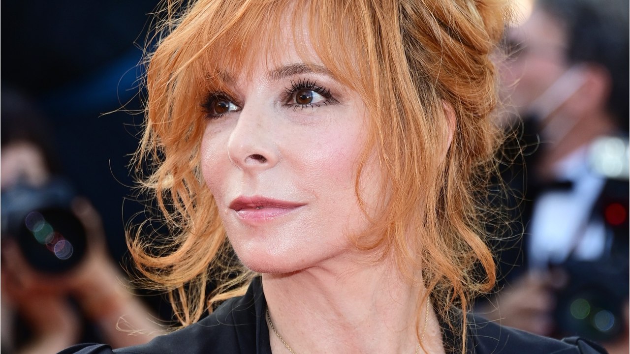 GALA VIDEO - Mylène Farmer : cette vie loin de la musique qu'elle s'était imaginée