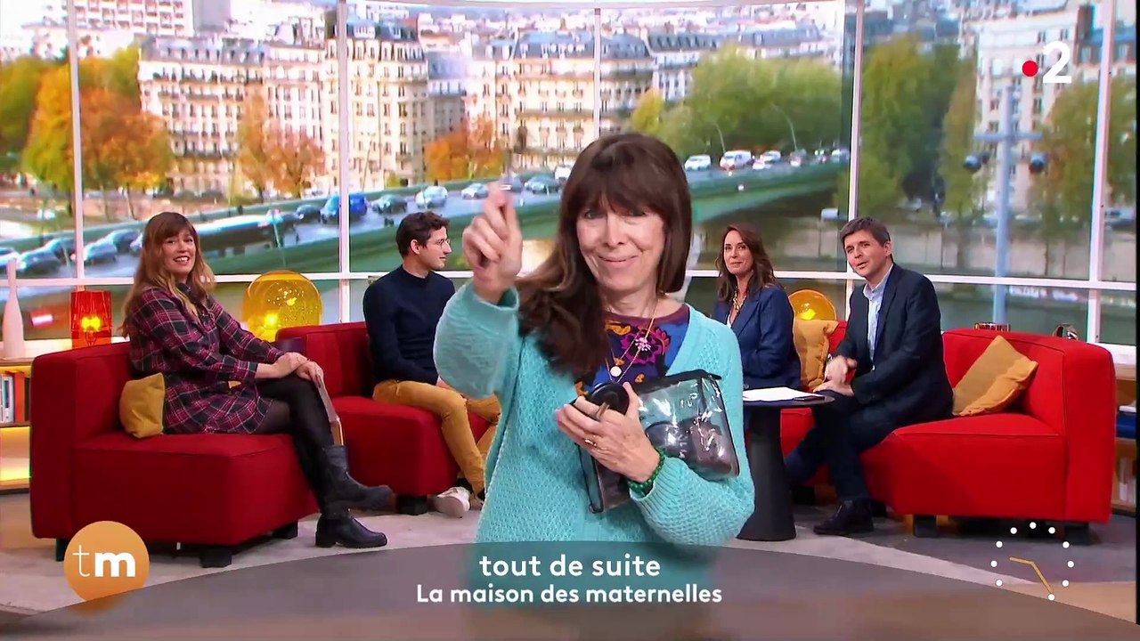 Julia Vignali en larmes ce matin en annonçant le départ d’une membre de l’équipe de l'émission "Télématin" sur France 2 - VIDEO