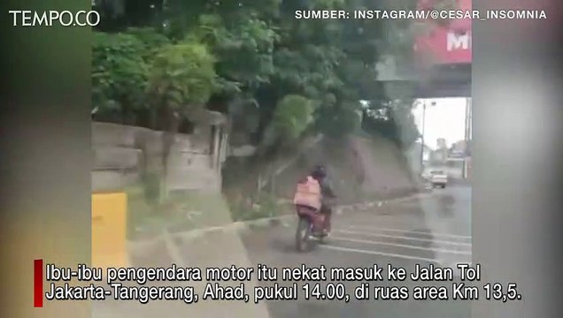 Viral, Emak-emak Pengendara Motor Masuk Jalan Tol Jakarta - Tangerang