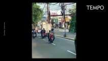 Detik-detik Dinar Candy Protes PPKM Pakai Bikini di Pinggir Jalan