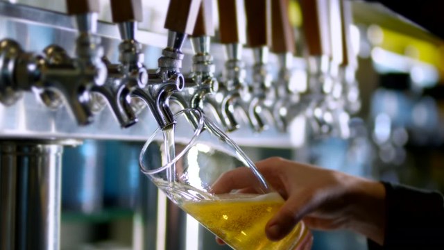 Auf der Suche nach Bier in Katar: Fans steigen in fremdes Auto und erleben das Abenteuer ihres Lebens