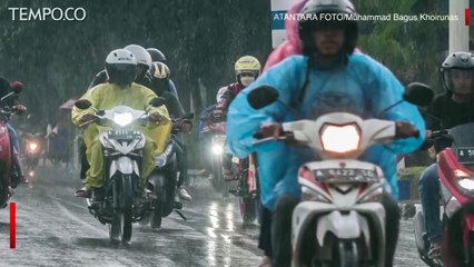 Tips Berkendara Sepeda Motor di Musim Hujan Agar Aman dan Nyaman