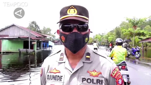 Ruas Jalan Trans Kalimantan di Desa Tumbang Nusa Masih Terendam Banjir