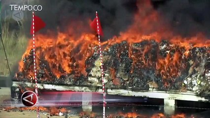 Otoritas Pakistan Membakar Narkoba Sitaan Senilai 1,3 Miliar US Dollar