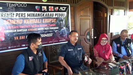 Télécharger la video: Warga Sumbar Kumpulkan Donasi Rendang untuk Korban Erupsi Semeru