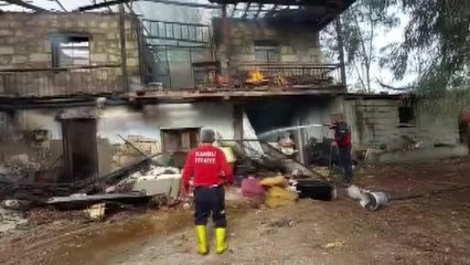 Kullanılmayan evde çıkan yangın söndürüldü