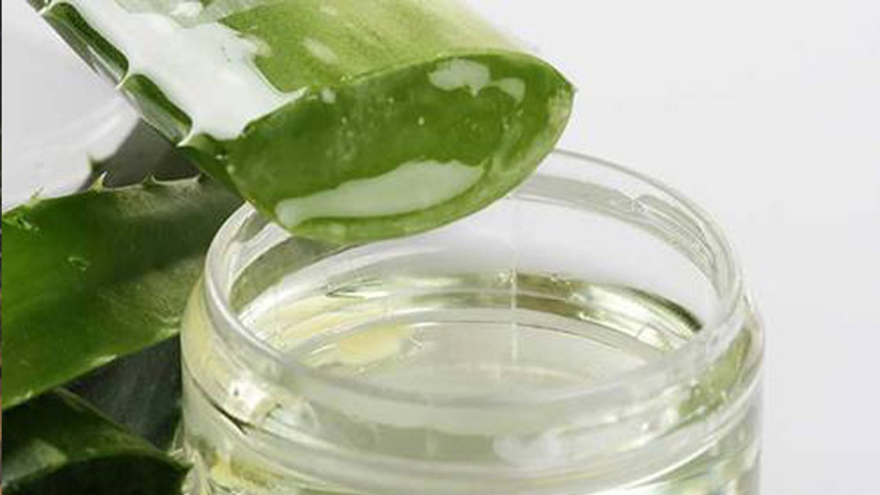 रात में बालों में एलोवेरा लगाने के फायदे-नुकसान | रातभर बालों में एलोवेरा लगाने से क्या होता है?