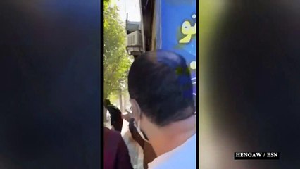 لقطات لمتظاهرين إيرانيون يحتمون من إطلاق نار في مدينة ذات غالبية كردية