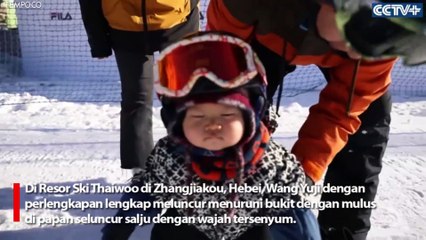 Menggemaskan, Aksi Snowboarding Bayi 11 Bulan di China