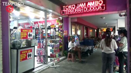 PKL Direlokasi, Wisatawan: Ciri Khas Malioboro Perlahan Hilang