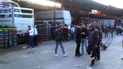 Adana'da sebze meyve halinde silahlı kavga!