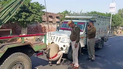 ...और ड्यूटी जा रही बैंककर्मी को घसीट ले गई पिकअप