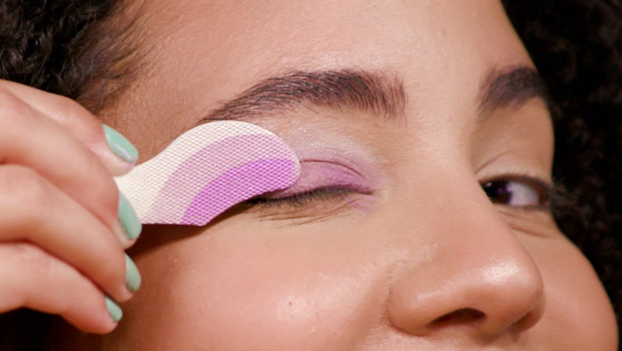 Press-on eyeshadow works in seconds