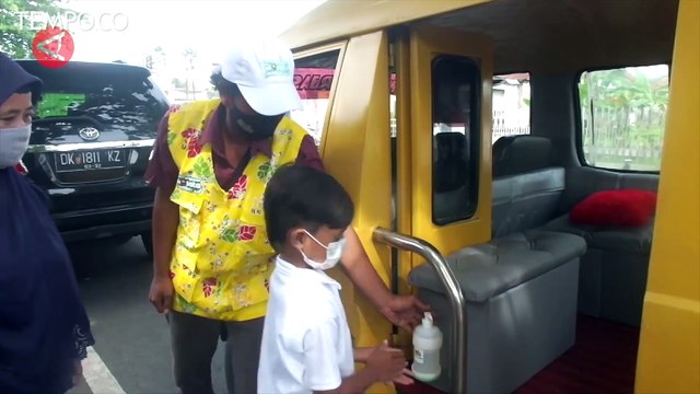 Sopir di Jember Modifikasi Angkot Jadi Kendaraan Wisata Berkeliling Kota