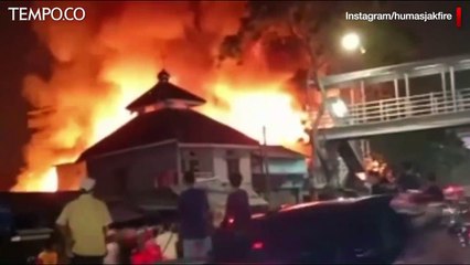 Kebakaran Melanda Daerah Pasar Gembrong, Belasan Unit Damkar Dikerahkan