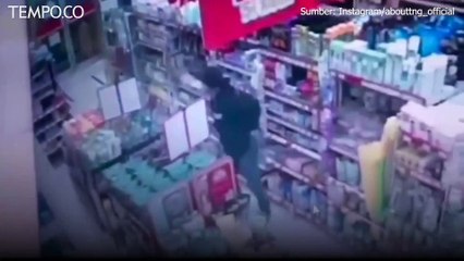 Baku Tembak Perampok dan Polisi di Alfamart Tangerang, Pegawai Disandera