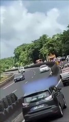 Tenter une marche arrière sur l'autoroute... risqué et idiot