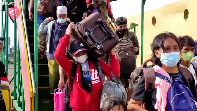 Pemudik Asal Kalimantan Mulai Padati Pelabuhan Tanjung Emas