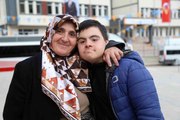 Down sendromlu Salih Çolak'ın annesi Kevser Çolak oğlunun yaşadığı mutluluğu anlattı