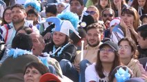 Los argentinos reaccionan a su derrota en su partido inaugural del mundial de Catar