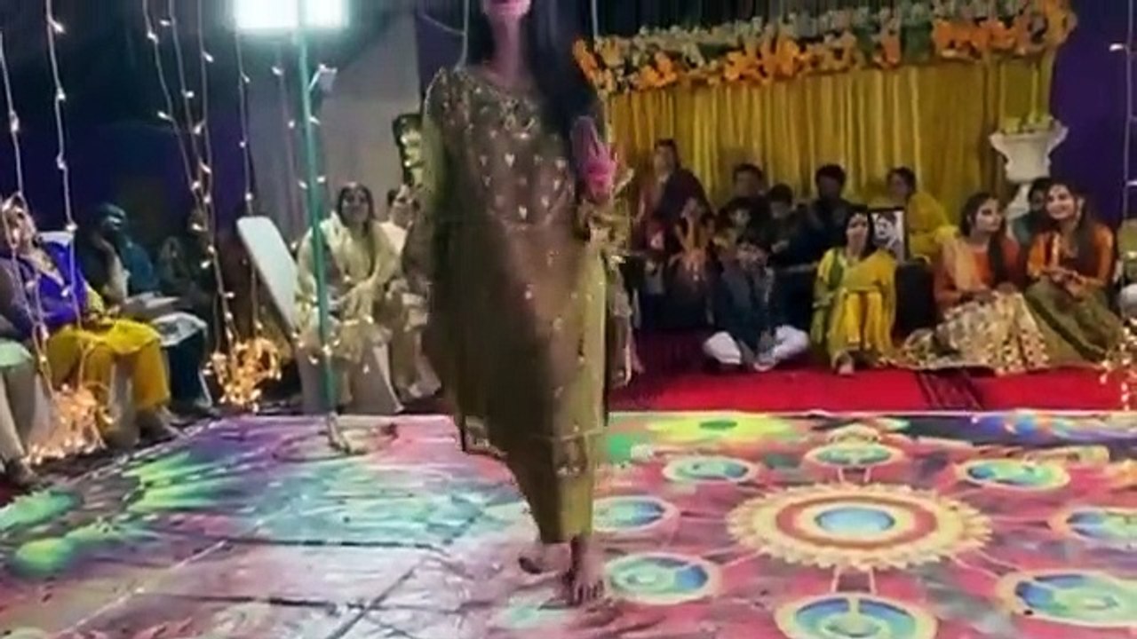 Pakistani_tiktoker_girl_Mano_dance_video_viral_maira_Dil_ye_pukary_ajaa_wedding_dance_viral_Mano(360p)