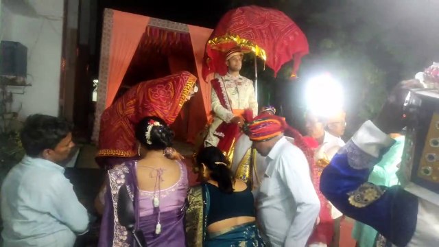 बैंड, बाजा, बारात