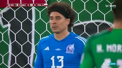 Ochoa le atajó el penal a Lewandowski y le dio una mano a Argentina