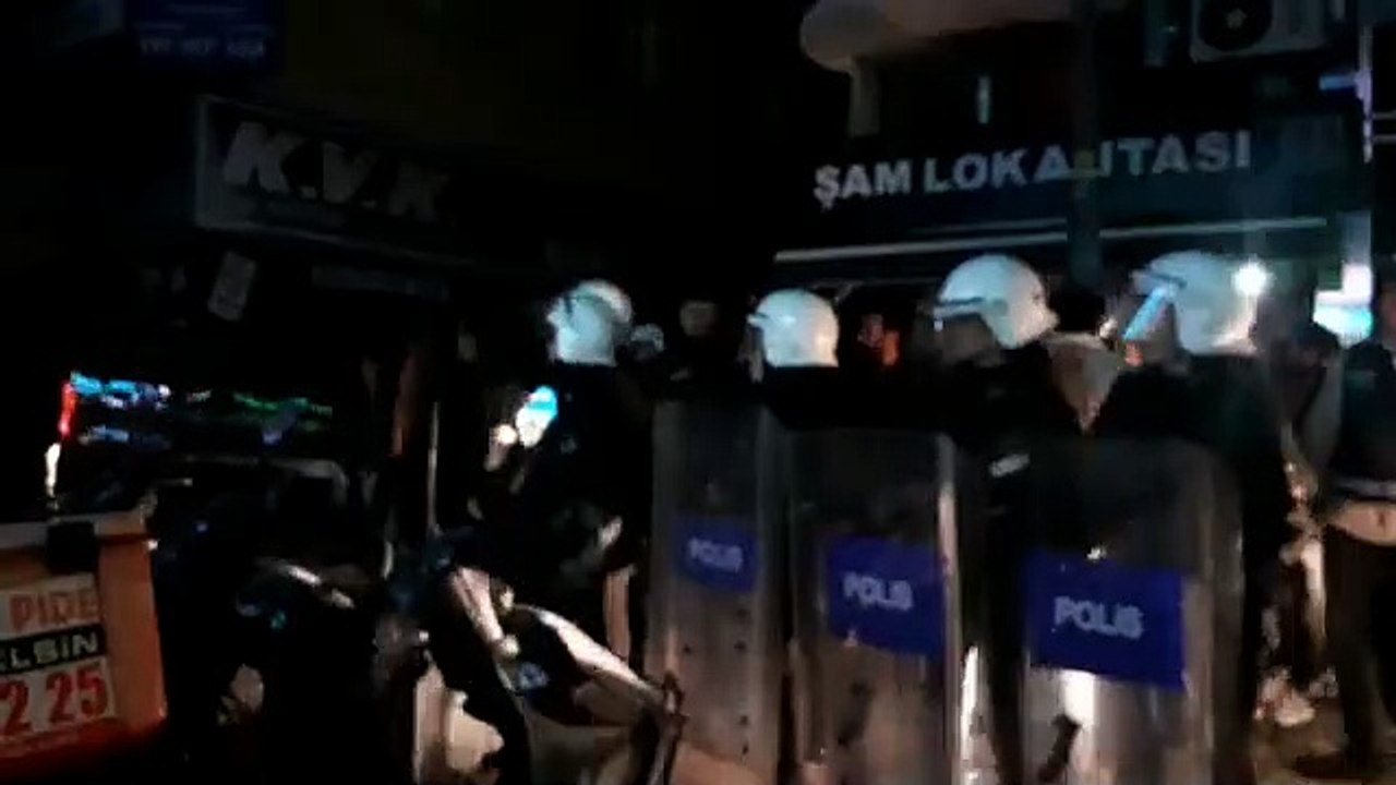 Avcılar’da 25 Kasım için bildiri dağıtan kadınlara polis müdahalesi: Gözaltılar var