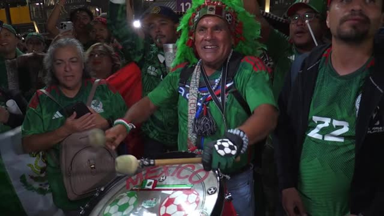 Mexikanische Fans feiern trotz Remis gegen Polen