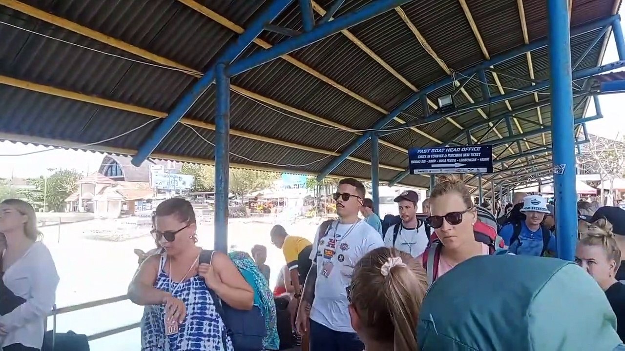 Gili Trawangan Vlog ! Crowded❗ Association of Foreign Tourists Coming From Bali