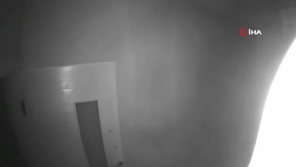 Depremin şiddeti güvenlik kamerasına böyle yansıdı