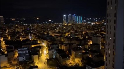 İstanbullular depremin ardından sokağa çıktı