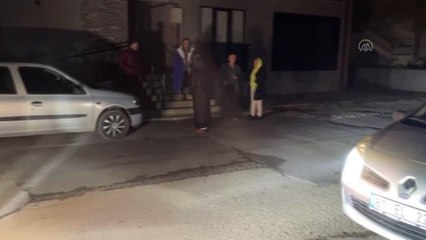 5,9 büyüklüğündeki deprem sonrası vatandaşlar sokaklara çıktı (2)