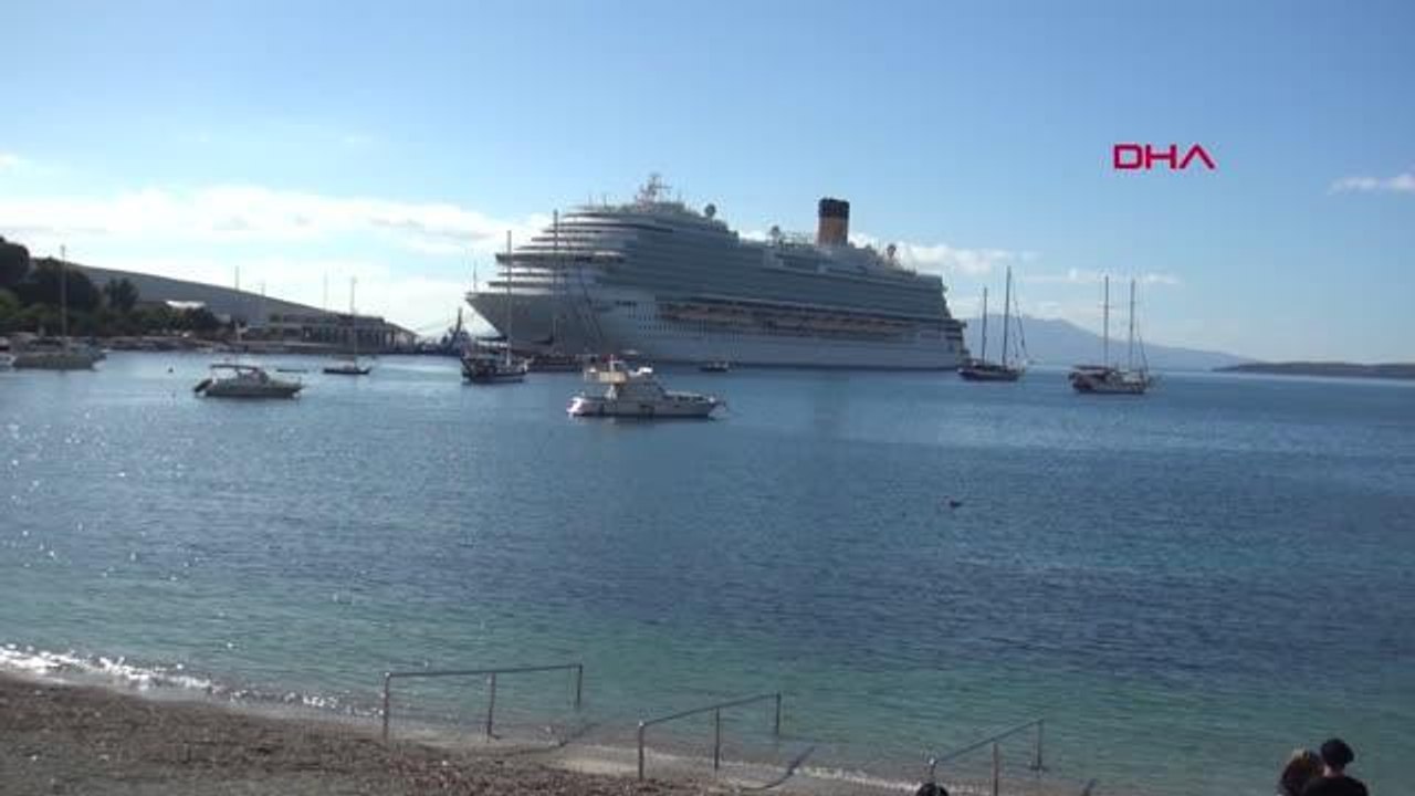 BODRUM'A SEZONUN SON YOLCU GEMİSİ GELDİ