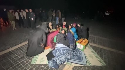 Gölkaya merkezli deprem sonrası vatandaşlar açık alanlarda toplandı