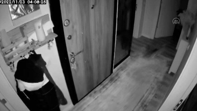 Düzce'deki deprem anı güvenlik kameralarına yansıdı