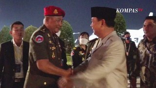 Prabowo Disambut Salam Komando oleh Kopassus Kamboja