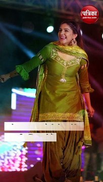 Sapna Choudhary Video: हरियाणवी डांसर सपना चौधरी ने अपने देसी डांस से बांधा समा! अदाएं देख फैंस हुए घायल