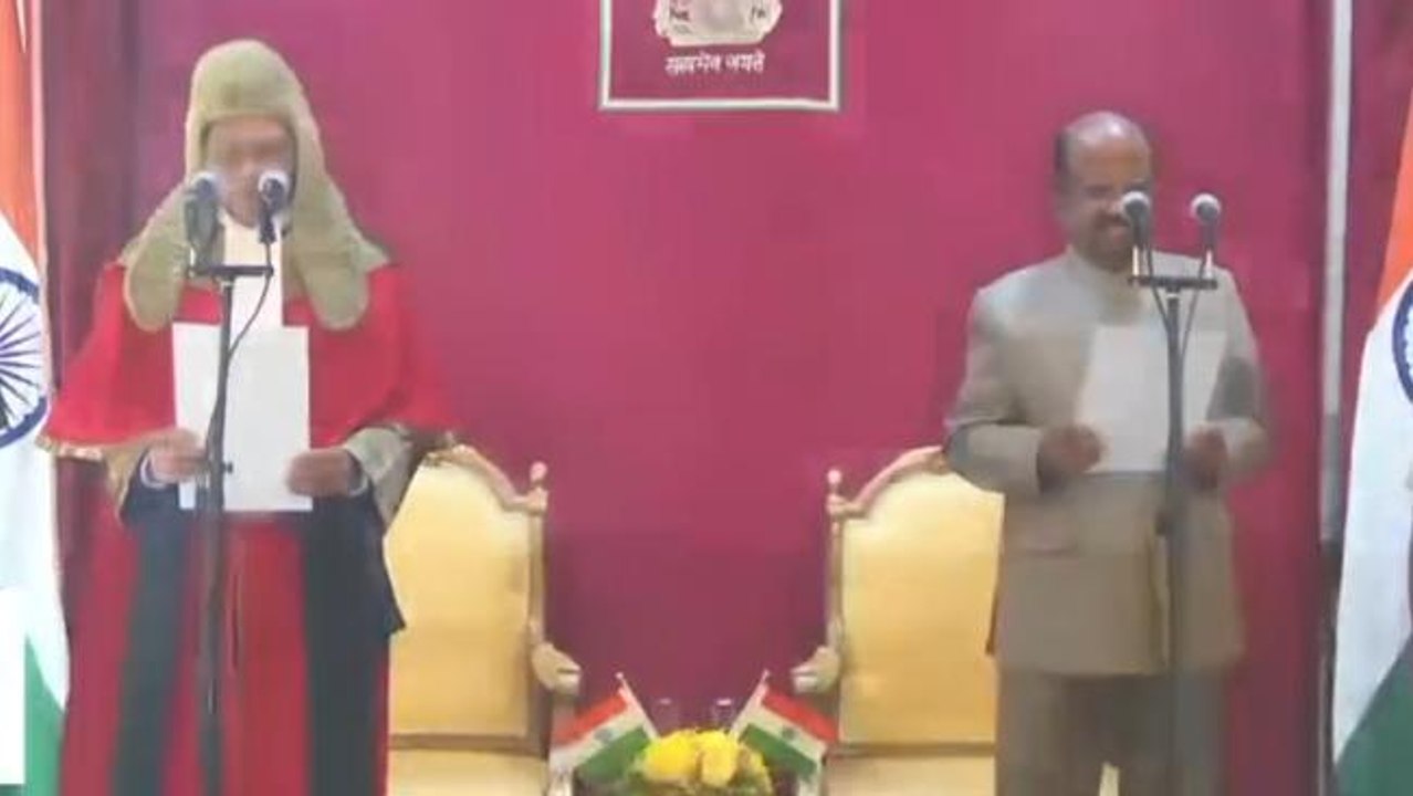 রাজ্যপাল হিসেবে শপথ নিলেন সি ভি আনন্দ বোস, উল্লেখযোগ্যভাবে অনুপস্থিত শুভেন্দু
