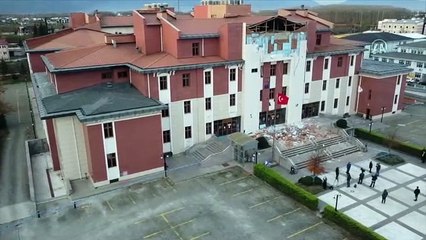 Düzce'de hasar gören adliye binası dron ile görüntülendi