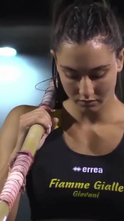 pole vault woman
