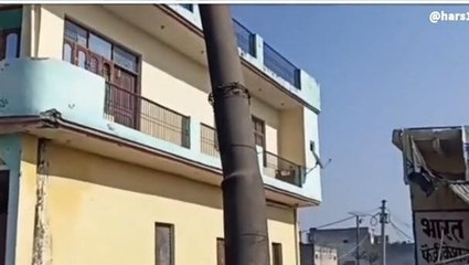 हापुड़: ये जर्जर पोल कही लेना ले जान, विद्युत विभाग बना अंजान, देखें तश्वीरे