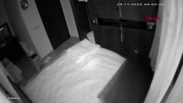 Gümüşova'da deprem anı bir evin güvenlik kamerasında