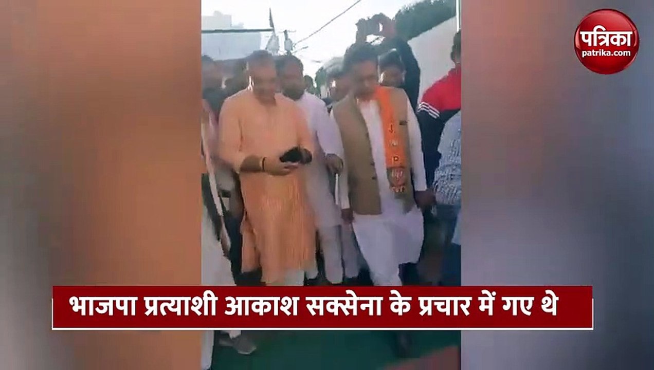 भाजपा के प्रचार में गए नेताओं ने साइकिल की बटन दबाने का लगाया नारा भाजपा प्रत्याशी कर रहे थे प्रचार