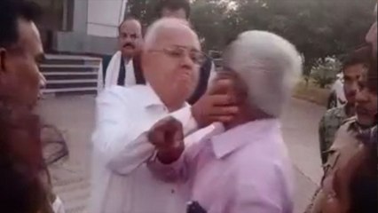 Gwalior news: RTO ने मुंह पकड़कर यूनियन नेता को दिया धक्का, पुलिस में हुई शिकायत