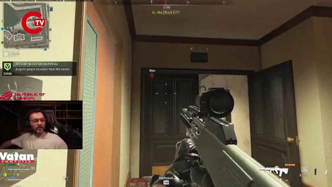 Canlı yayında oyun oynayan gençlerin depreme yakalandığı anlar