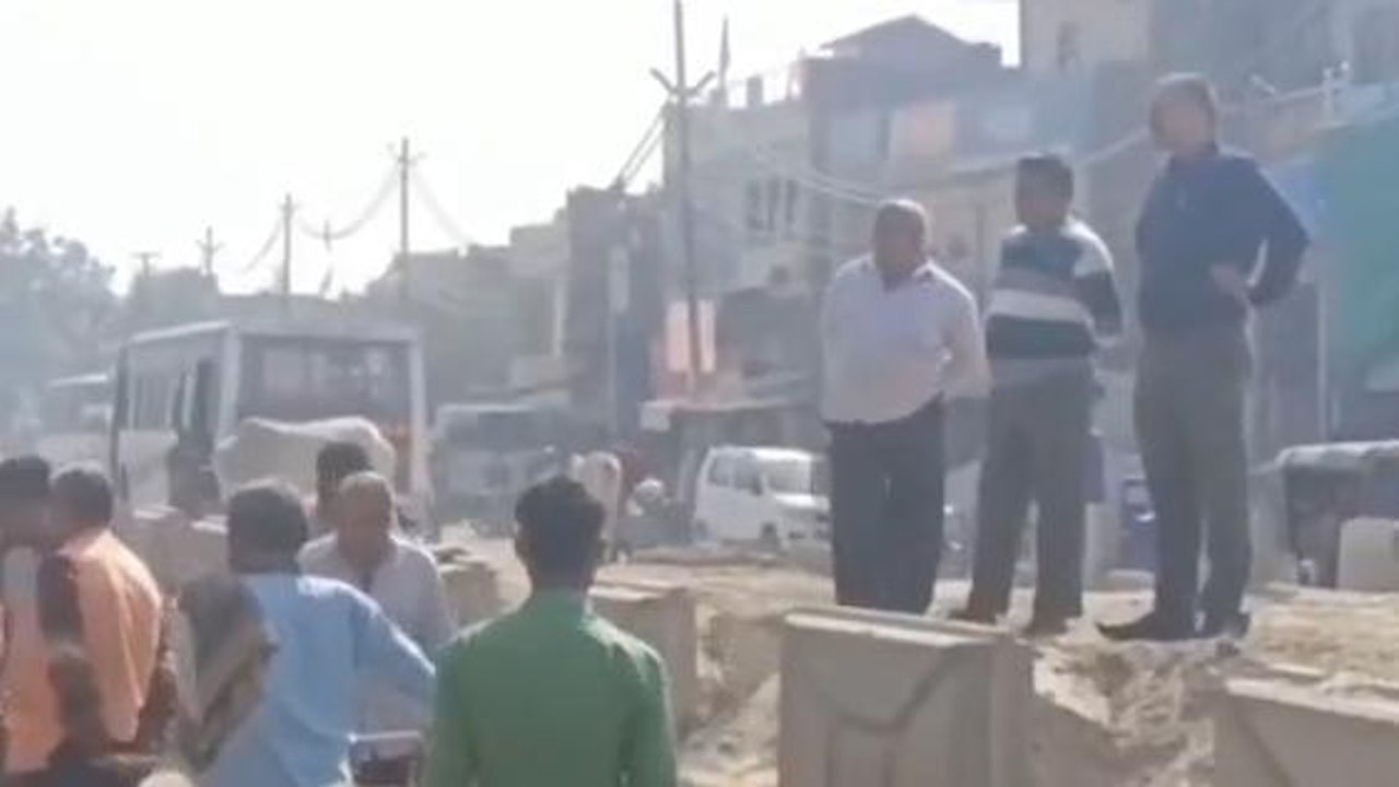 कानपुर देहात: सड़क पर अतिक्रमण की जांच हुई शुरू, नगर पालिका और राजस्व टीम ने किया सर्वे