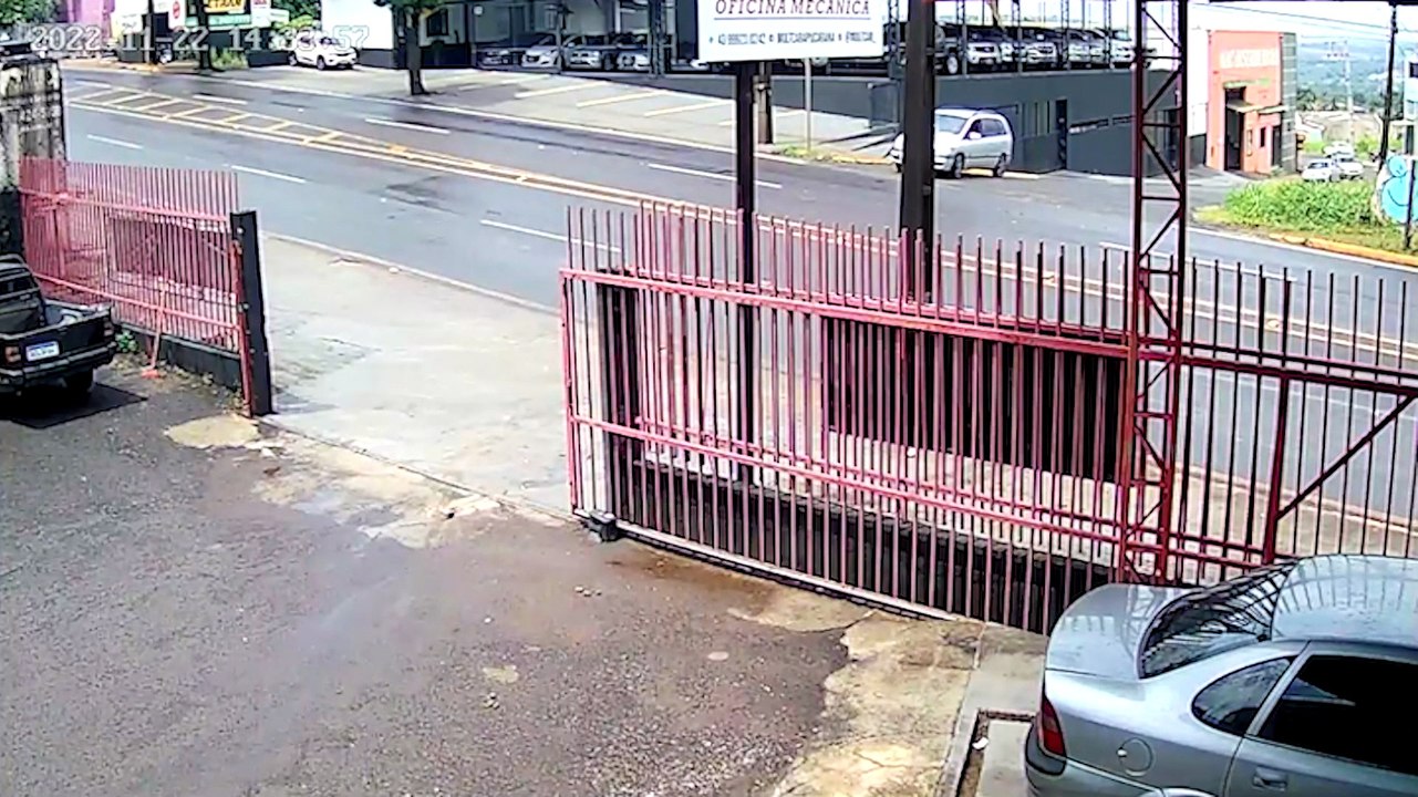 Vídeo: câmera flagra acidente na Avenida Minas Gerais, em Apucarana